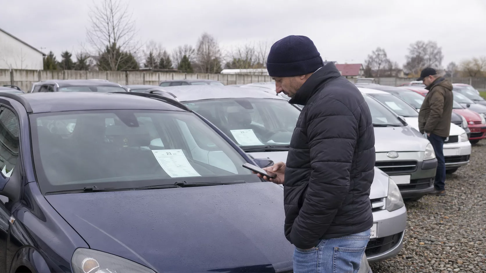 Auta z licytacji skarbówki od kilku tysięcy złotych. Okazja, ale nie dla każdego